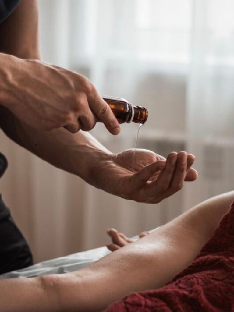 "oil fusion massage in eis retreats mallorca"